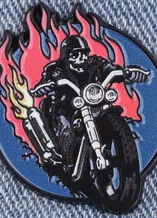 Суперовый пин значок брошь брошка скелет на мотоцикле металл