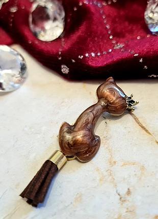 🔺🐱🦋 миниатюрная брошь "кошечка с хвостом-кисточкой" коричневая эмаль котик котенок брошка