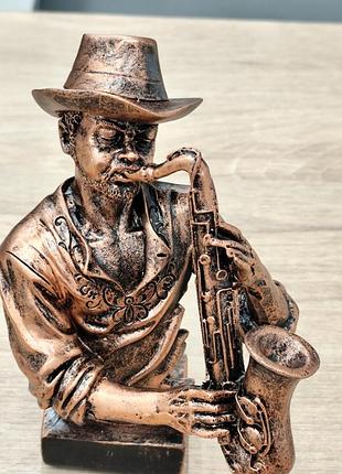 Декор фигурка статуэтка саксофонист музыкант саксофон мужчина