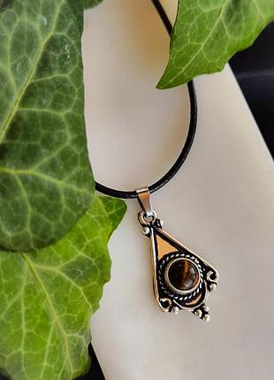 Підвісок тигрове око. підвіс з тигровим оком. кулон тигрове око коло. індія.