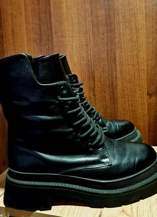 Женские зимние, кожаные ботинки на шнуровке