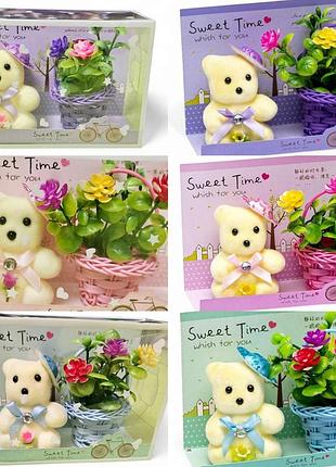 Плюшевый мишка с цветами в корзинкк романтический подарок голубой