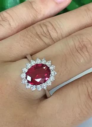 Срібляста каблучка з малиновим каменем, розмір 17