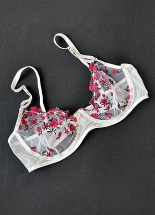 Бюстик з бордовою вишивкою