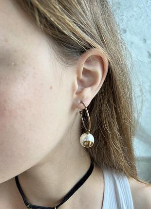 Диор серьги кольца с жемчужиной / серьги с логотипом и жемчугом / серьги кольца модные