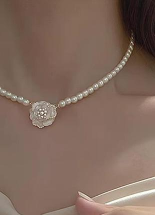 Перлове намисто з підвіскою у вигляді квітки