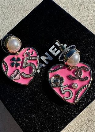 Шанель серьги розовые сердечки с жемчужной вставкой / позолота 18к