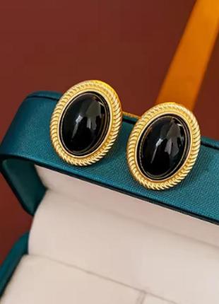 Елегантні сережки золотистого кольору