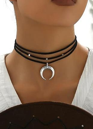 Багатошаровий чокер з підвіскою у вигляді місяця