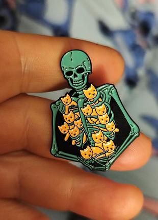 Брошь брошка значок пин металл скелет человека котики