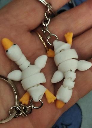 Брелок на ключи белый гусь утка птица пластик принт3d