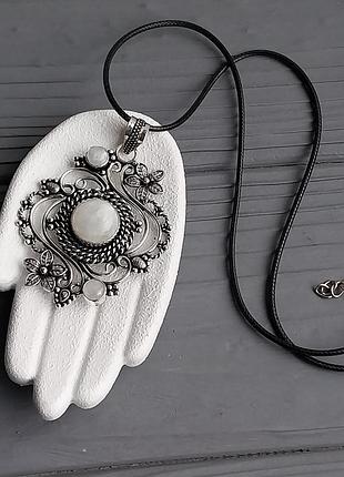 Місячний камінь підвісок коло. кулон з натуральним адуляром. підвіс з місячного каменю. індія!