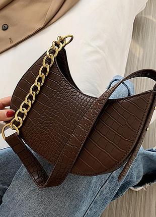 Женская сумка слинг, бананка сумка для девушки, мини сумочка багет под рептилию темно-коричневый