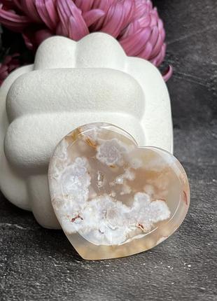 Агат цветочный натуральный «сердце» из цветочного агата. 66*59*14 мм