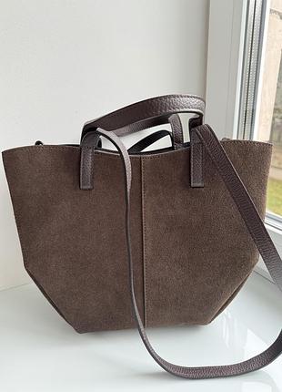 Шкіряна сумка в трендовому шоколадному кольорі