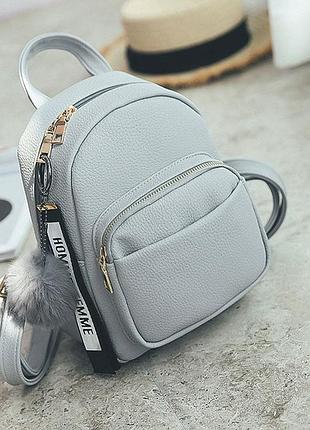 Рюкзак чорний жіночий маленький міський молодіжний з хутряним брелоком маленький рюкзак екошкіра універсальний, сірий