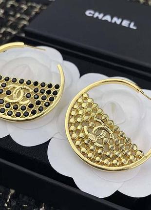 Серьги кольца с логотипом с черным кристаллами с браслетом без застежки с цирконием