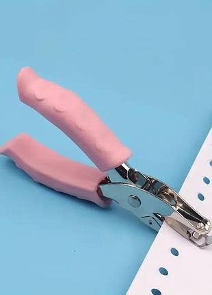 Компактный ручной дырокол отлично подходит для творчества:скрапбукинга,создания открыток,альбомов