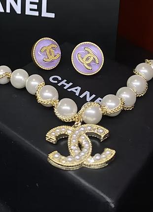 Сережки с логотипом в нежно-фиолетовом цвете, браслет с жемчугом и логотипом (можно по отдельности)