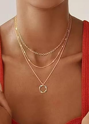 Многослойная цепочка золотистого цвета