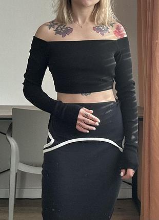 Топ з відкритими плечима