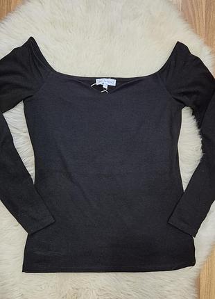 Чорний лонгслів з відкритими плечима