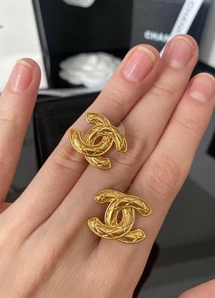 Сережки гвоздики шанель позолота / малі сережки гвоздики лого шанель