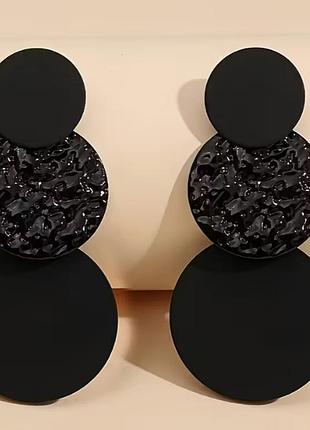 Оригинальные серьги цвяшки черного цвета