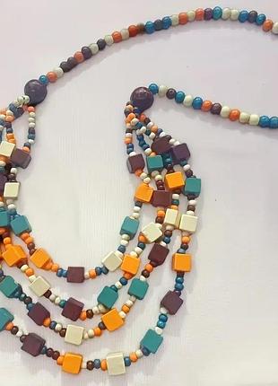 Оригінальне яскраве дерев'яне намисто