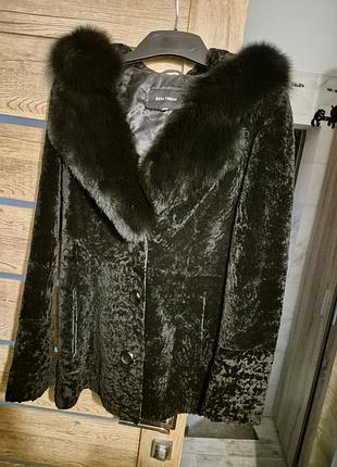 Шуба натуральный мех
воротник кролик