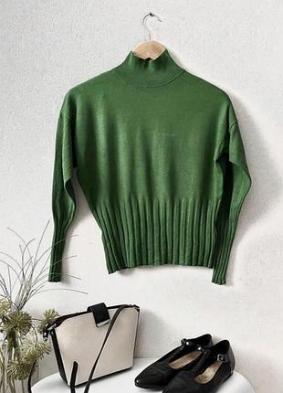 Стильний трикотажний джемпер  з горлом