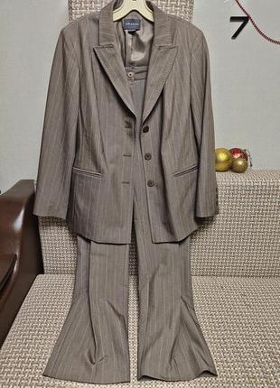 Стильный костюм в полоску цвета капучино, жакет, брюки, пиджак2 фото