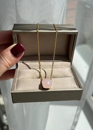 Підвіска помелато ніжно-рожевий камінь позолота 18 к/ланцюжок із рожевим кристалом