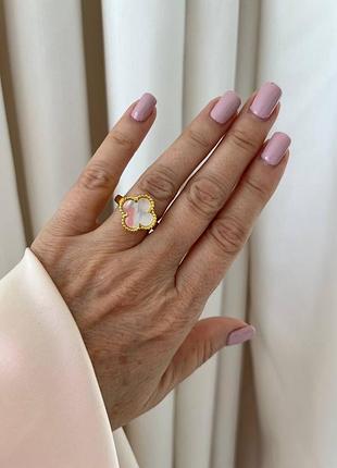 Кольцо van cleef позолота 18 к / кольцо клевер белое в золоте