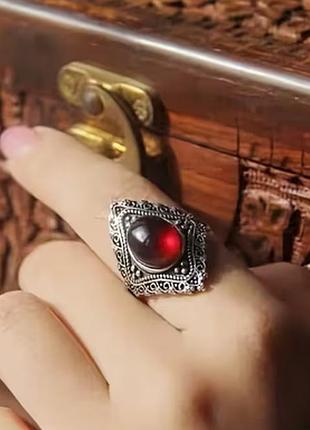 Оригинальное кольцо кольцо с красным акриловым камнем, размер регоулируется