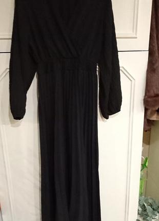 🎄 очаровательное элегантное платье макси с плиссированной юбкой.
итальянский шик и праздничное настроение!💥размер 50-52