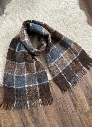 Мохеровий шарф у клітинку
