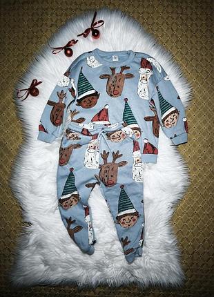 Спортивний костюм в новорічному принті