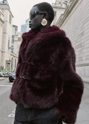 Zara шуба у трендовому кольорі бургунді
