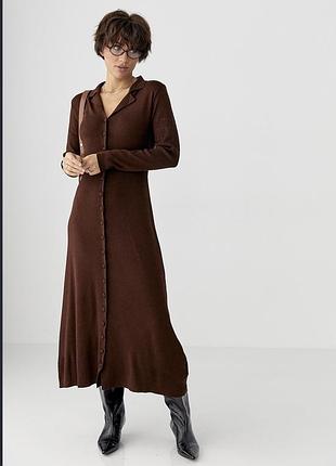 Трикотажна довга сукня на ґудзиках