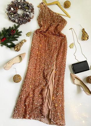 Фантастична золотиста максі сукня з розрізом у паєтки