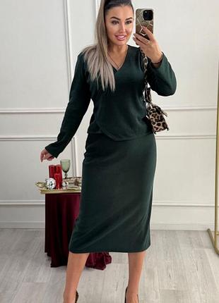 Костюм з кофтою з імітацією на запах з v-образним вирізом з прямою спідницею міді з розрізом