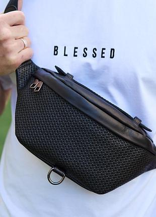 Стильная мужская бананка из натуральной гладкой кожи 22х27х8, нагрудной рюкзак с принтом nm-58744 черный