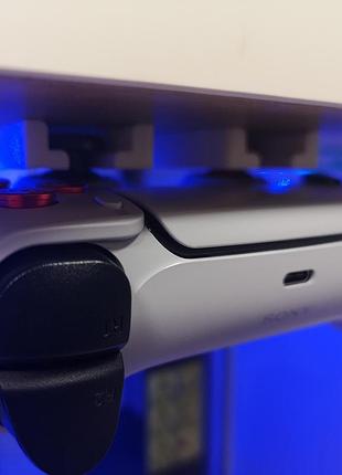 Крепление для геймпада ps5 / держатель - кронштейн для джойстика под стол, шкаф пластиковый голубой