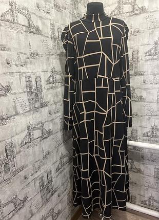 Тепла чорна довга сукня з прінтом абстракція беж