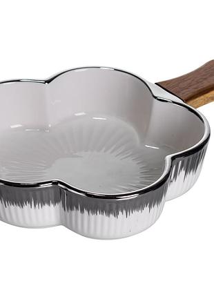 Тарелка фарфоровая глубокая с ручкой цветок 27×20×5 (см) блюдо сервировочное с ручкой для подачи тарелка сковорода серебро