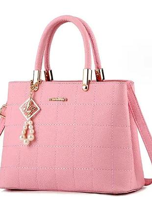 Женская сумка с брелком стеганная, большая сумочка через плечо для девушек розовый