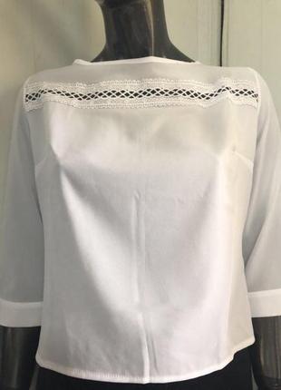 Белая блузка с оригинальной спинкой.2 фото