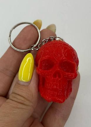 Брелок finding череп и двойное кольцо с цепочкой красный 34 мм х 31 мм х 44 мм