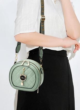 Женская сумочка клатч круглая стеганная с брелком. маленькая сумка для девушек мятный